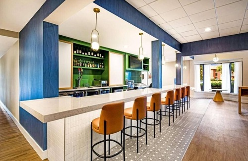 Eastwick Hotel | Indulge in Home-Like Comfort! 2 Comfortable Units, Close to Liberty Bell