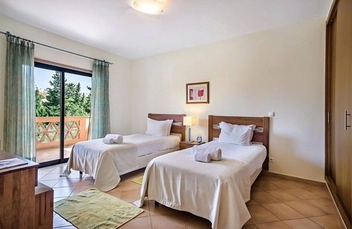 Praia da Luz Hotel | Indulge in Home-Like Comfort! Outdoor Swimming Pools, Close to Burgau Beach!