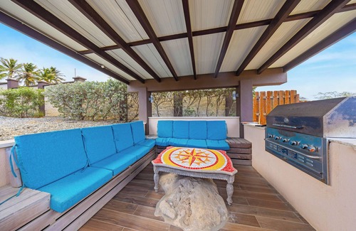 Boegoeroei Wohnung | Infinity POOL* Close TO EAGLE BEACH*