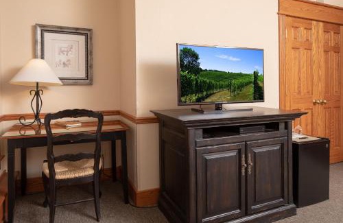 Suttons Bay Hotel | Inn at Black Star Farms