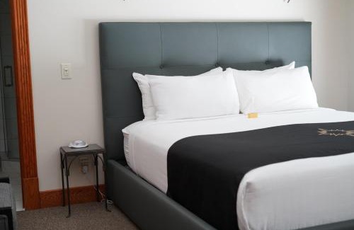 Suttons Bay Hotel | Inn at Black Star Farms