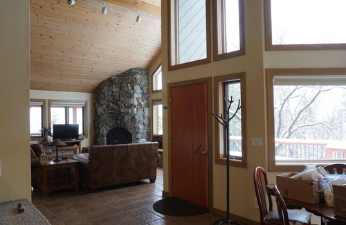 Yosemite West Haus | In Yosemite N. P. Tore!Unser Luxushaus ist nur wenige Minuten von den Attraktionen des Tals entfernt.