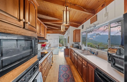 Pine Cove Haus | Inspiring Hause aus mit "Sunset Perch" Views & Spa