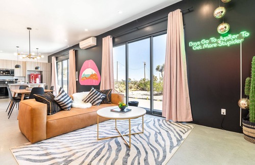 Yucca Valley Haus | Insta-worthy Mars Tiny Home~Cowboy Pool~ Hot Tub~ Fire Pit