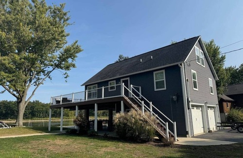 Holcomb Haus | Instagram-Worthy Rock River Cabin