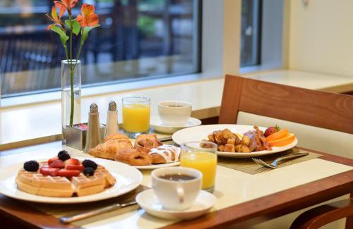 Cleveland Hotel | InterContinental Suites Hotel Cleveland by IHG