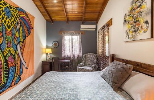 Barrio Las Parcelas Haus | Intimate Earthy Vibe - Bedroom in a Tropical Paradise