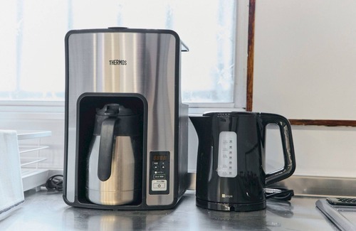 Inuyama Haus | Inuyama Castle within 10 minutes/80-inch movie theater/free parking/6 beds + 1 sofa bed/83 sq.m./Up to 10 guests/mono rental/coffee maker available