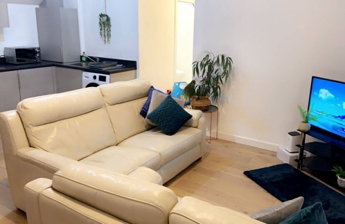 Wakefield Wohnung | Inviting 2-Bed Apartment in Wakefield Charming