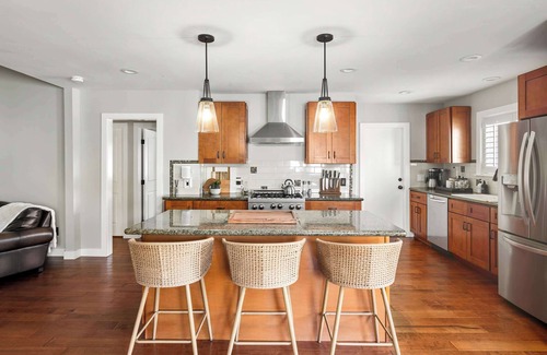 University Heights Haus | Inviting 3BR Steps to Dining & Attractions