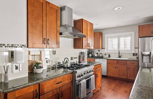 University Heights Haus | Inviting 3BR Steps to Dining & Attractions