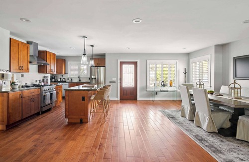 University Heights Haus | Inviting 3BR Steps to Dining & Attractions