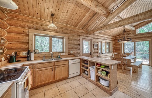 Nathrop Kabine | Inviting and Relaxing-Cliffs and Streams!