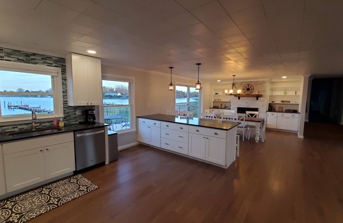 Colonial Beach Haus | Inviting and Serene Home on Monroe Bay Creek