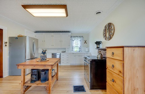 Pittsburg Haus | Inviting and Spacious Vacation Rental in Pittsburg!