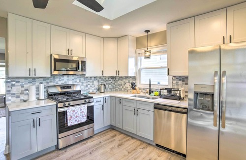 Dyer Haus | Inviting Home w/ Deck, 22 Mi to Indiana Dunes
