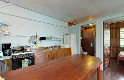 Placencia Kabine | Einladende, renovierte Cabana. Laufen Sie zu Geschäften, Restaurants und zum Strand!