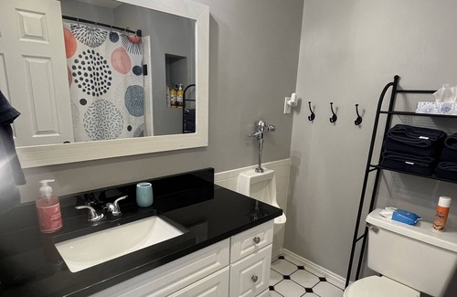 Farmington Haus | Inviting space 5 min from Lagoon, Station Park restaurants & shopping, & trails!