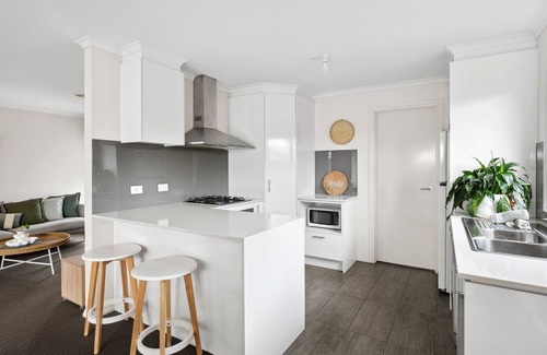 Geelong West Haus | Inviting West Addis Unit I Bring Your Pet
