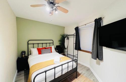 Grangetown Haus | Irene Suite - Cozy 2BR Bungalow with Parking & WIFI