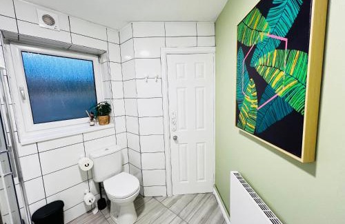 Grangetown Haus | Irene Suite - Cozy 2BR Bungalow with Parking & WIFI