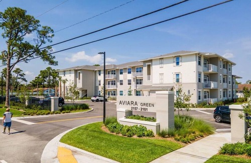 Greenacres Wohnung | 'Iris' at Aviara Green - Modern Apartment & Pool