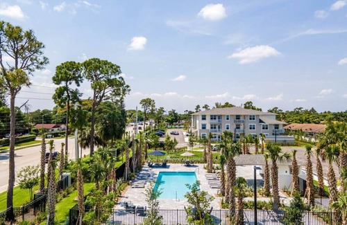 Greenacres Wohnung | 'Iris' at Aviara Green - Modern Apartment & Pool