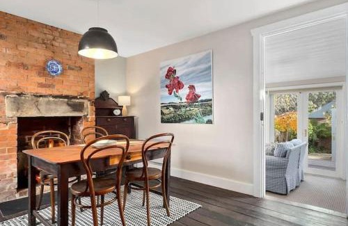 South Hobart Haus | Irresistible renovated 1840 inner-city cottage