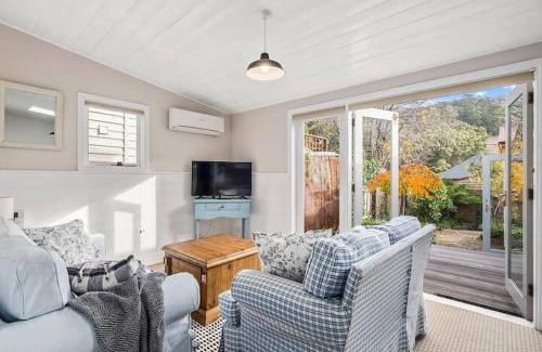South Hobart Haus | Irresistible renovated 1840 inner-city cottage