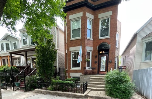 Irving Park Haus | Irving Park/Avondale Updated Vintage Top Unit in 2-Flat