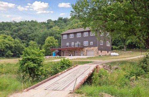 Bay City Haus | Isabelle Creek Haven - Ultimate Group Getaway