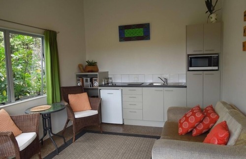 Waiheke Island Wohnung | Insel-Brisenwohnung in der herrlichen sandigen Bucht