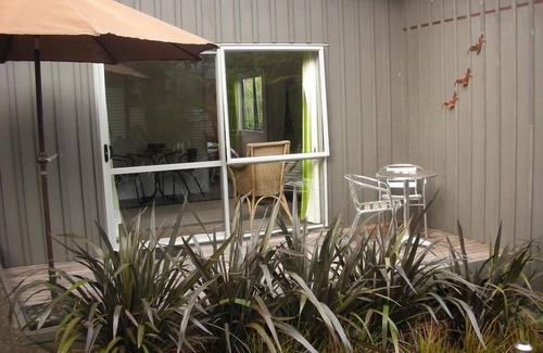 Waiheke Island Wohnung | Insel-Brisenwohnung in der herrlichen sandigen Bucht