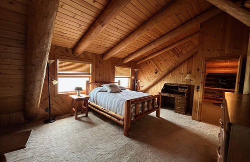 Bois Blanc Island Kabine | Island Getaway on BBI - Beautiful Log Home with Sandy Beachfront on Lake Huron