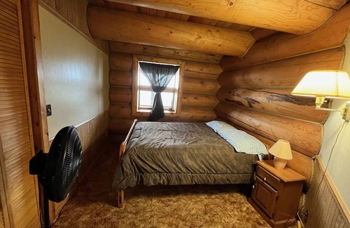 Bois Blanc Island Kabine | Island Getaway on BBI - Beautiful Log Home with Sandy Beachfront on Lake Huron