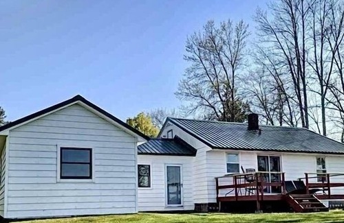 Sturgeon Lake Haus | Island Lake Retreat | Cabin on the Lake