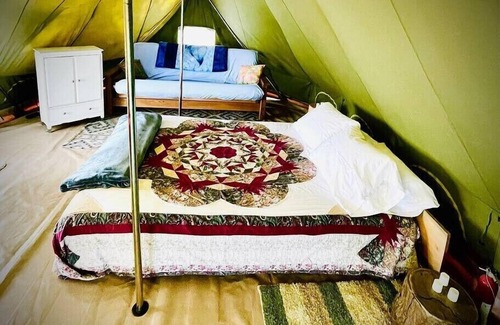 Monmouth Resort | Island Tent Overlook in Maine