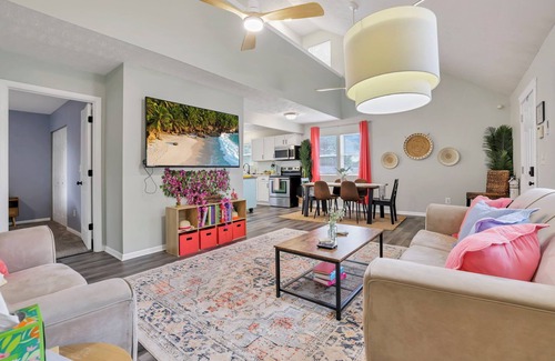 Buckeye Lake Haus | Island Vibes- 2 Blocks from Lake +Hot Tub