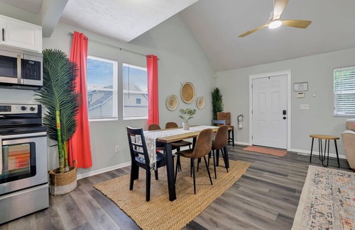 Buckeye Lake Haus | Island Vibes- 2 Blocks from Lake +Hot Tub