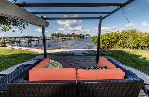 Sebastian Hotel | Island View Cottages Sebastian