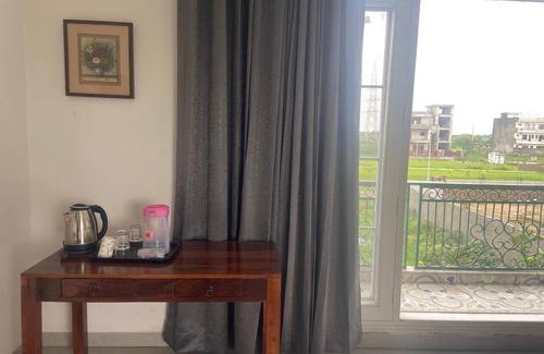 Chandigarh Wohnung | Spacious property minutes away from airport, ISB, Amity, Palaksha & ISER