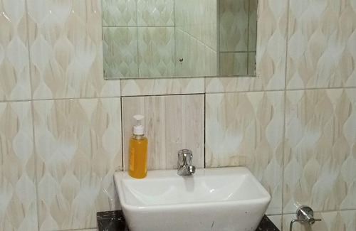 Nanyuki Wohnung | It's an apartment with necessary amenities including a gym