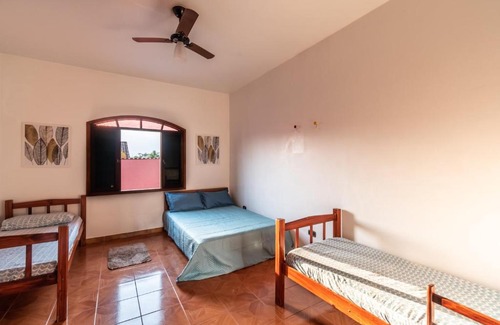 Raul Cury Haus | Itanhaém Casa ampla com piscina e churrasqueira a 300m da praia