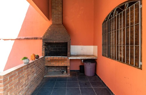 Raul Cury Haus | Itanhaém Casa ampla com piscina e churrasqueira a 300m da praia