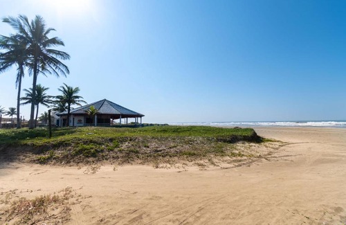 Raul Cury Haus | Itanhaém Casa ampla com piscina e churrasqueira a 300m da praia