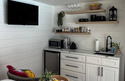 Norton Shores Wohnung | It’s time to start planning your summer vacation! Book your stay now!