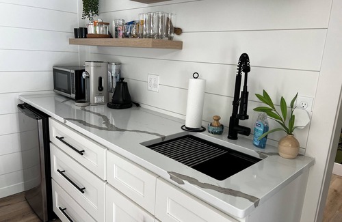 Norton Shores Wohnung | It’s time to start planning your summer vacation! Book your stay now!