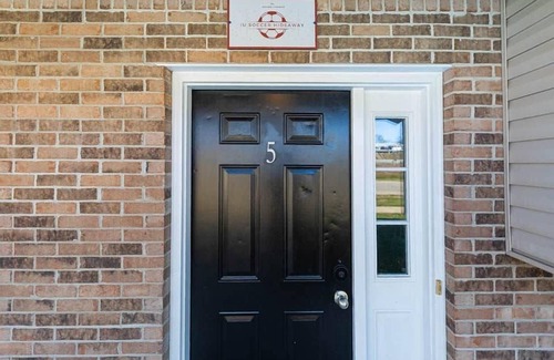 Bloomington Wohnung | IU Soccer Hideaway - 4 Bd Townhome by IU Sports