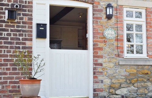 Sancton Hütte | Ivy Cottage is a former granary situated in the village of Sancton.