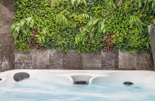 Kirk Sandall Haus | Ivy House 6-Beds Sleeps 19 with Hot Tub